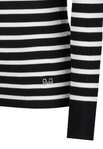 Пуловер в полоску