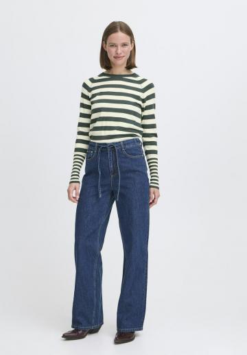 Пуловер в полоску