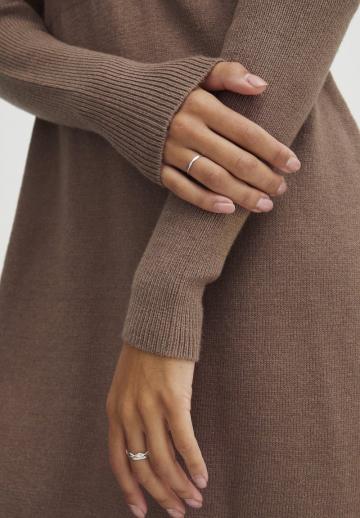 Вязаное платье