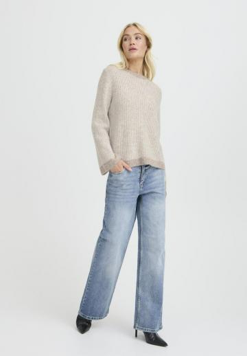 Пуловер в полоску