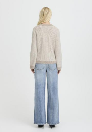 Пуловер в полоску