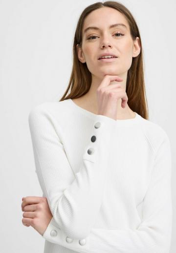 Пуловер в полоску