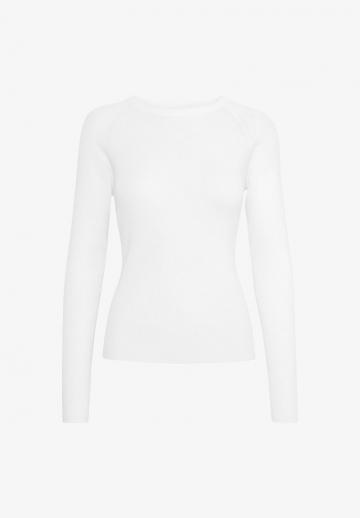 Пуловер в полоску