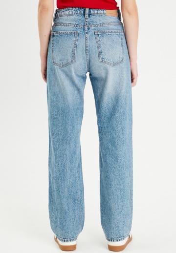 Прямые джинсы