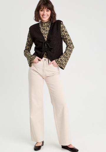 Вязаный жилет