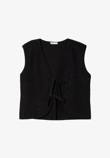 Вязаный жилет