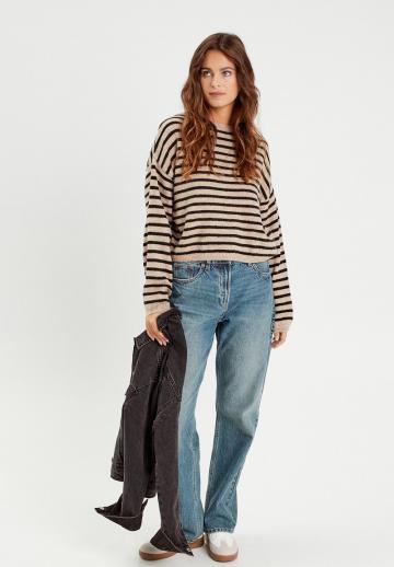 Пуловер в полоску