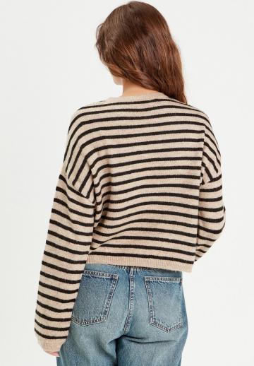 Пуловер в полоску