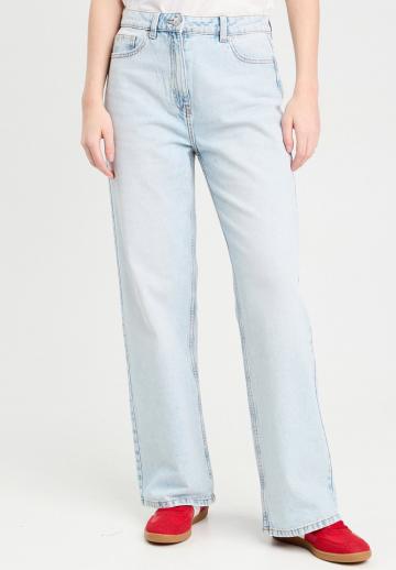 Прямые джинсы