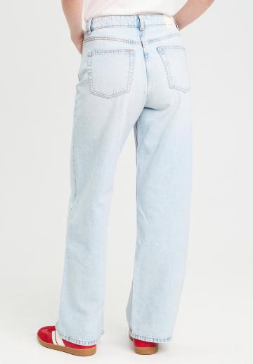 Прямые джинсы