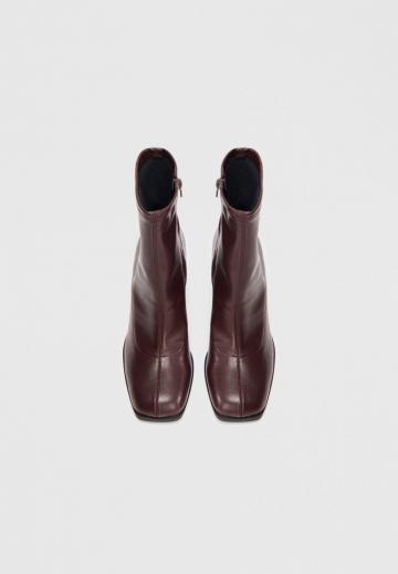 Высокие сапоги