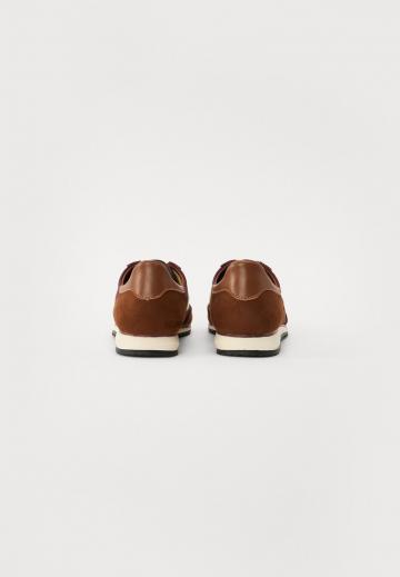 Гандбольные кроссовки