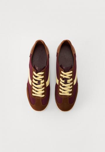 Гандбольные кроссовки