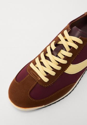 Гандбольные кроссовки