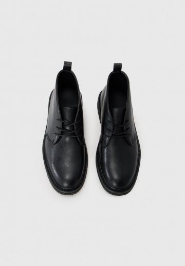 Ботинки на шнуровке