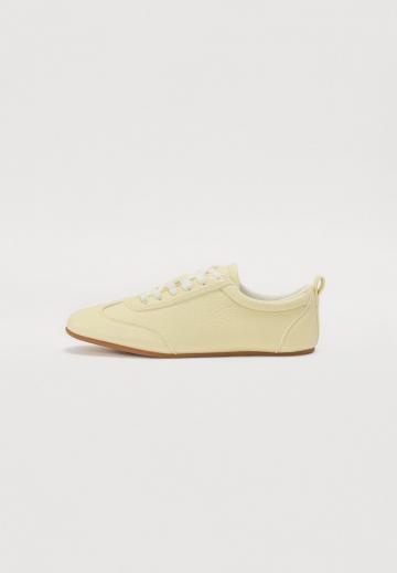 Гандбольные кроссовки