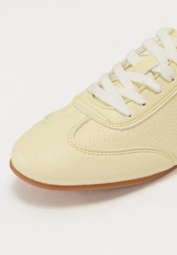 Гандбольные кроссовки