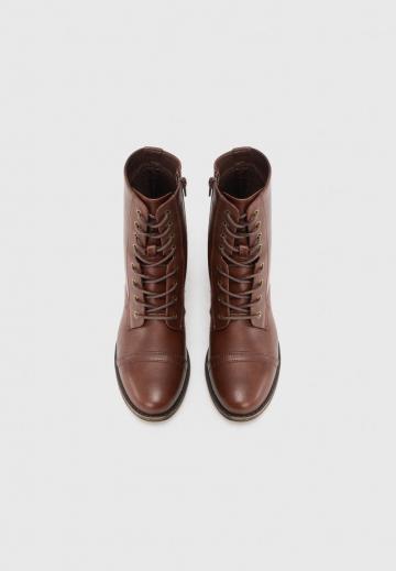 Ботинки на шнуровке