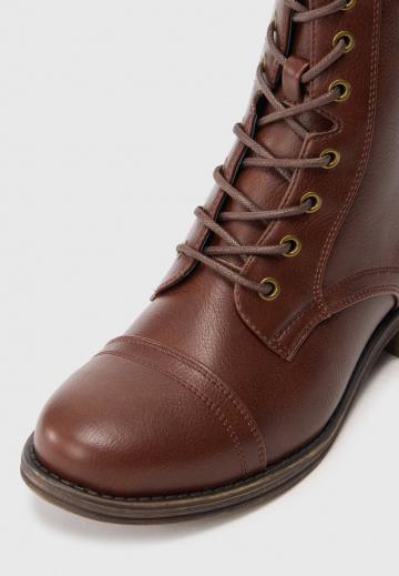 Ботинки на шнуровке