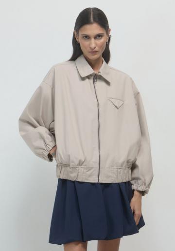 Куртка с накладнымит карманами