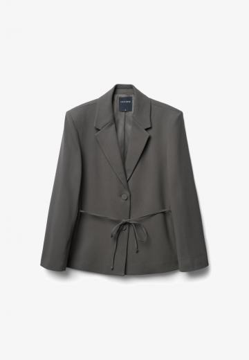 Блейзер с накладными карманами