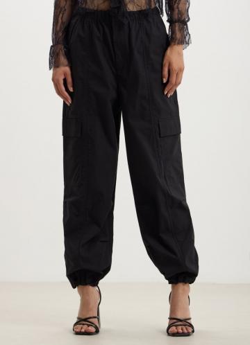 Брюки с накладными карманами