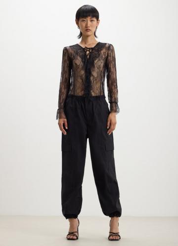 Брюки с накладными карманами