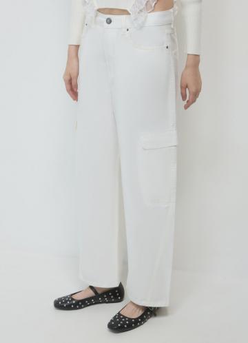 Брюки с накладными карманами