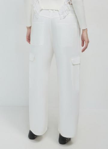 Брюки с накладными карманами