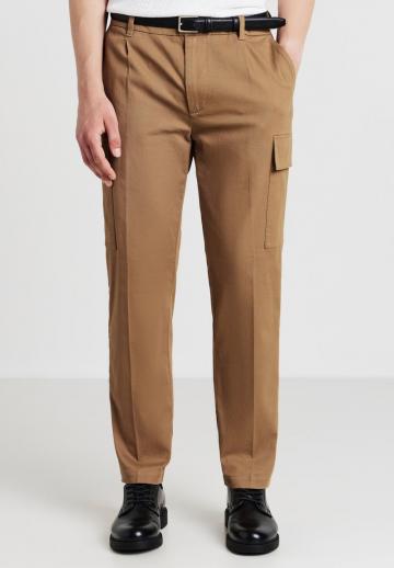 Брюки с накладными карманами