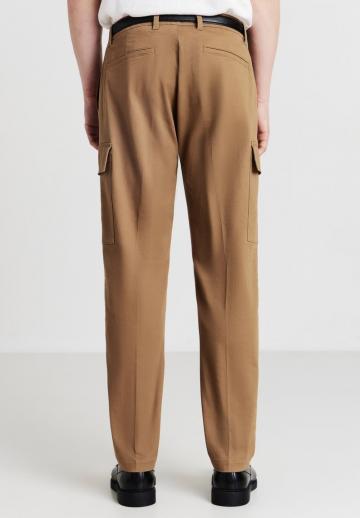 Брюки с накладными карманами