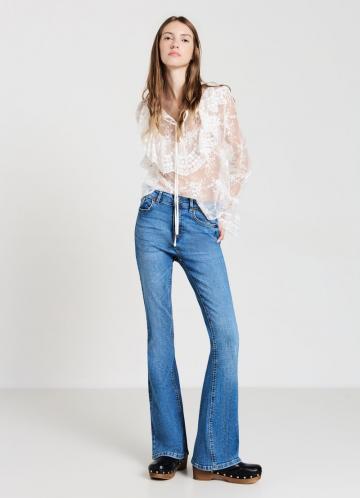 Клешеные джинсы