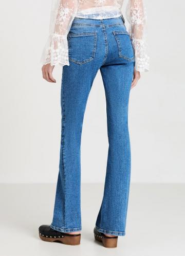 Клешеные джинсы