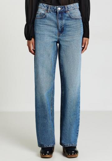 Свободные джинсы