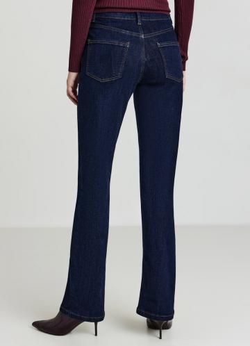 Прямые джинсы