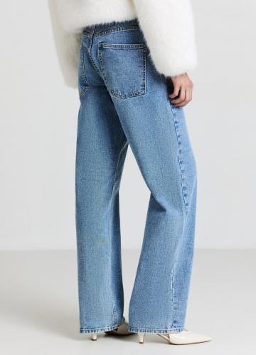 Прямые джинсы