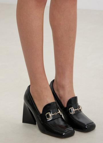 Туфли с высоким носом