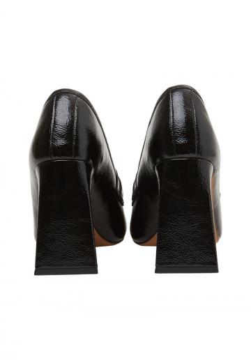 Туфли с высоким носом