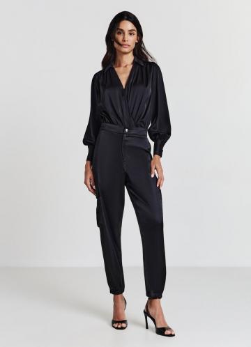 Брюки с накладными карманами