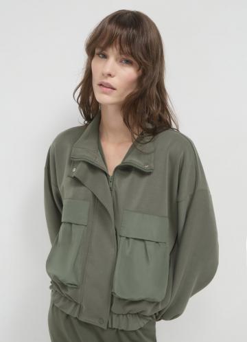 Куртка с накладнымит карманами