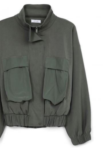 Куртка с накладнымит карманами