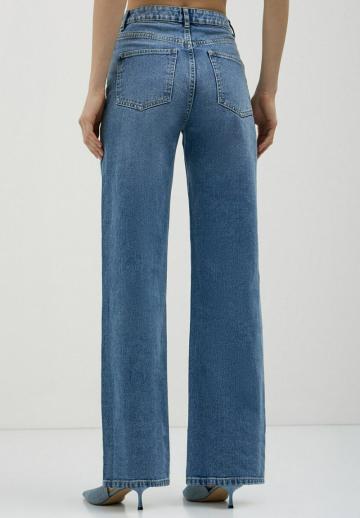 Прямые джинсы