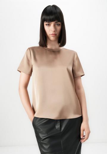 Атласная блузка