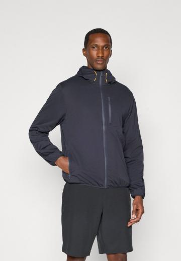 Спортивная куртка