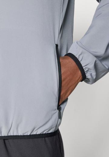 Спортивная куртка