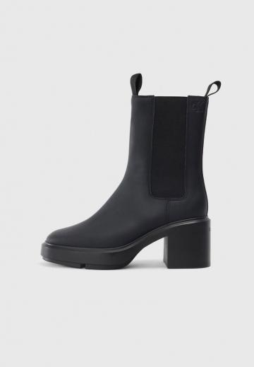 Полусапожки на высоком каблуке