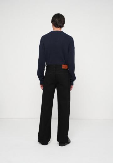 Прямые джинсы