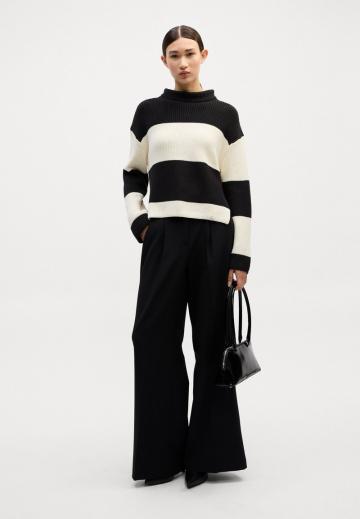 Пуловер в полоску