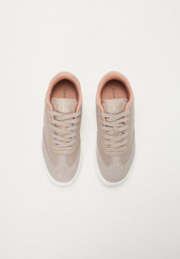 Гандбольные кроссовки