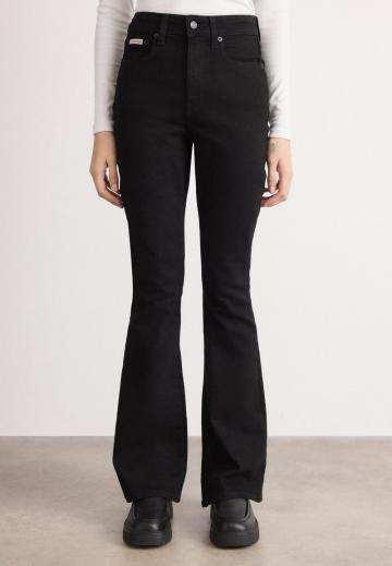Клешеные джинсы